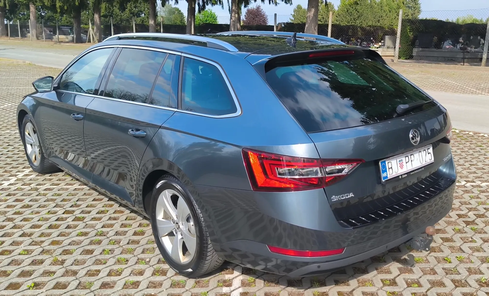 škoda superb combi 2,0 tdi, dsg, virtual, 140kw, ekstra stanje - slika 13