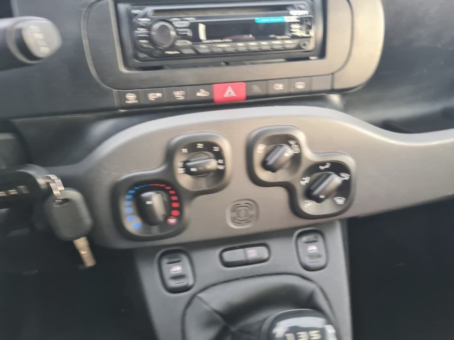 fiat panda 1,2,2015 god, 140000 km, klima,kartice - slika 9
