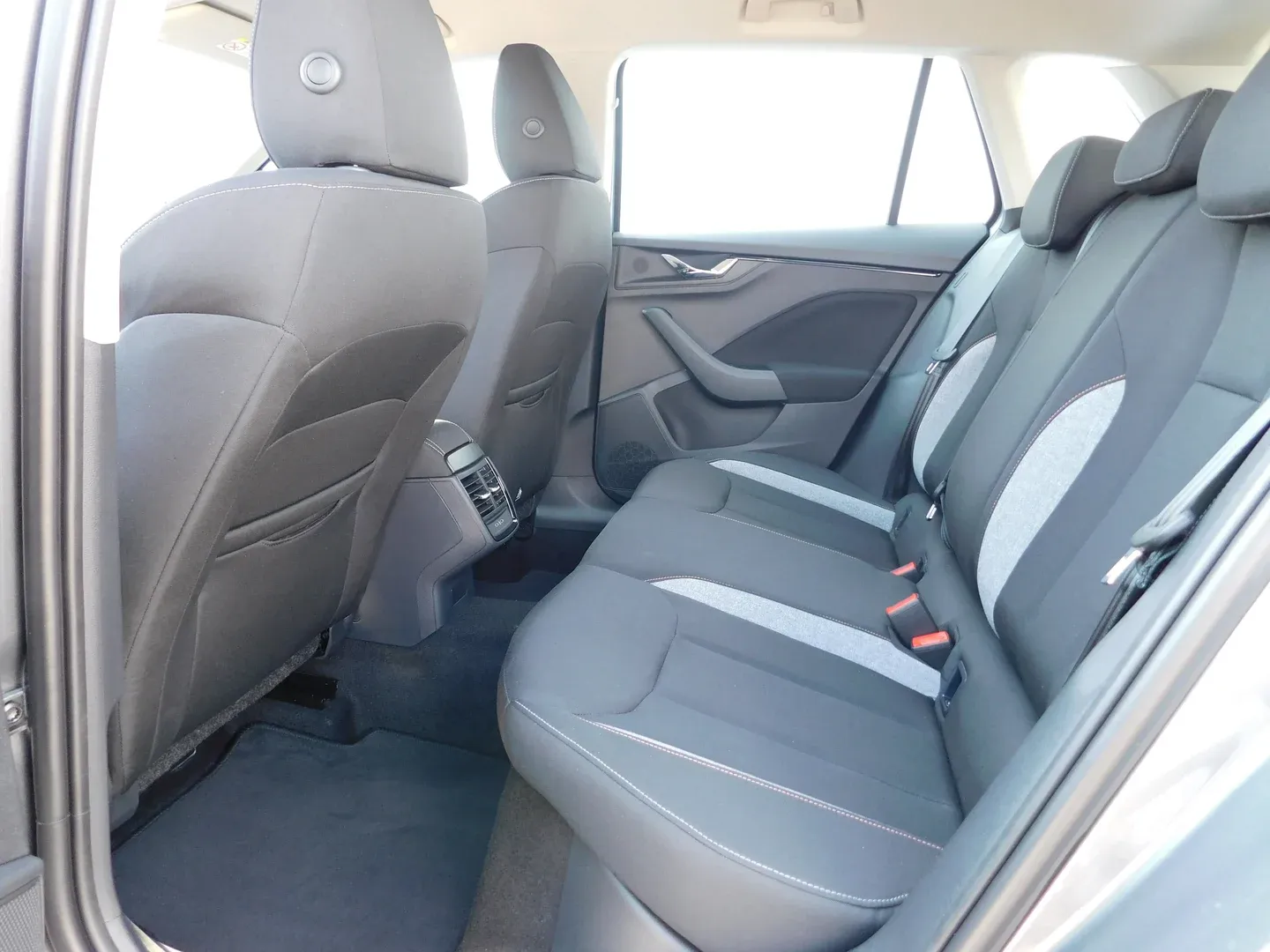 11800 škoda kamiq fl selection 1.0 tsi dsg - slika 11