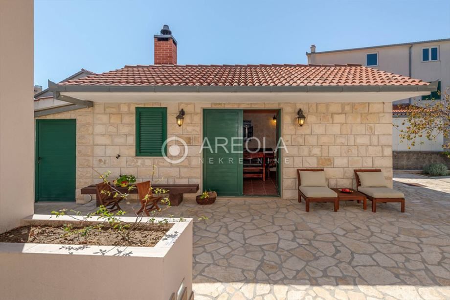 kaštel stari - prizemnica s bazenom! na duži period!!! - slika 6