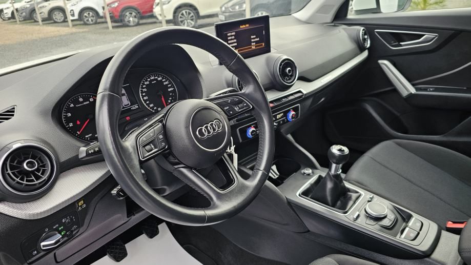 audi q2 1,0 tfsi,climtronic,tempomat,pdc,alu,43000km,hr auto,reg.9/25 - slika 15