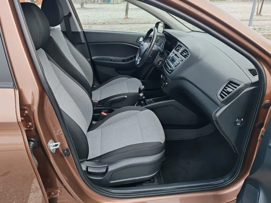 hyundai i20 , 162000 km, 2015 god, katice 24/36 rata - slika 8