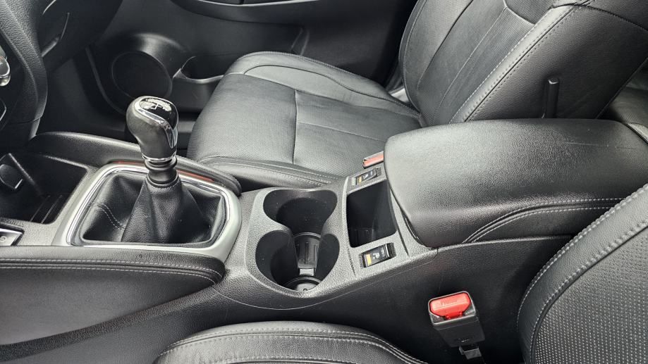 nissan qashqai1,6 dci,klima,panorama,navigacija,koža,kamera 360,alu 18 - slika 17