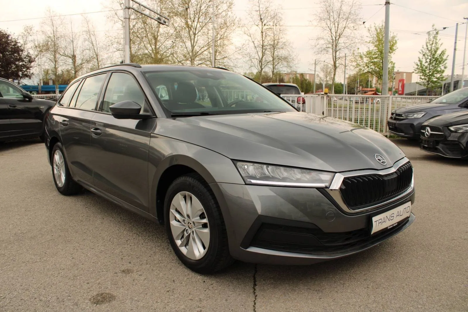 škoda octavia combi 2.0 tdi *led, navigacija, kamera* - slika 3