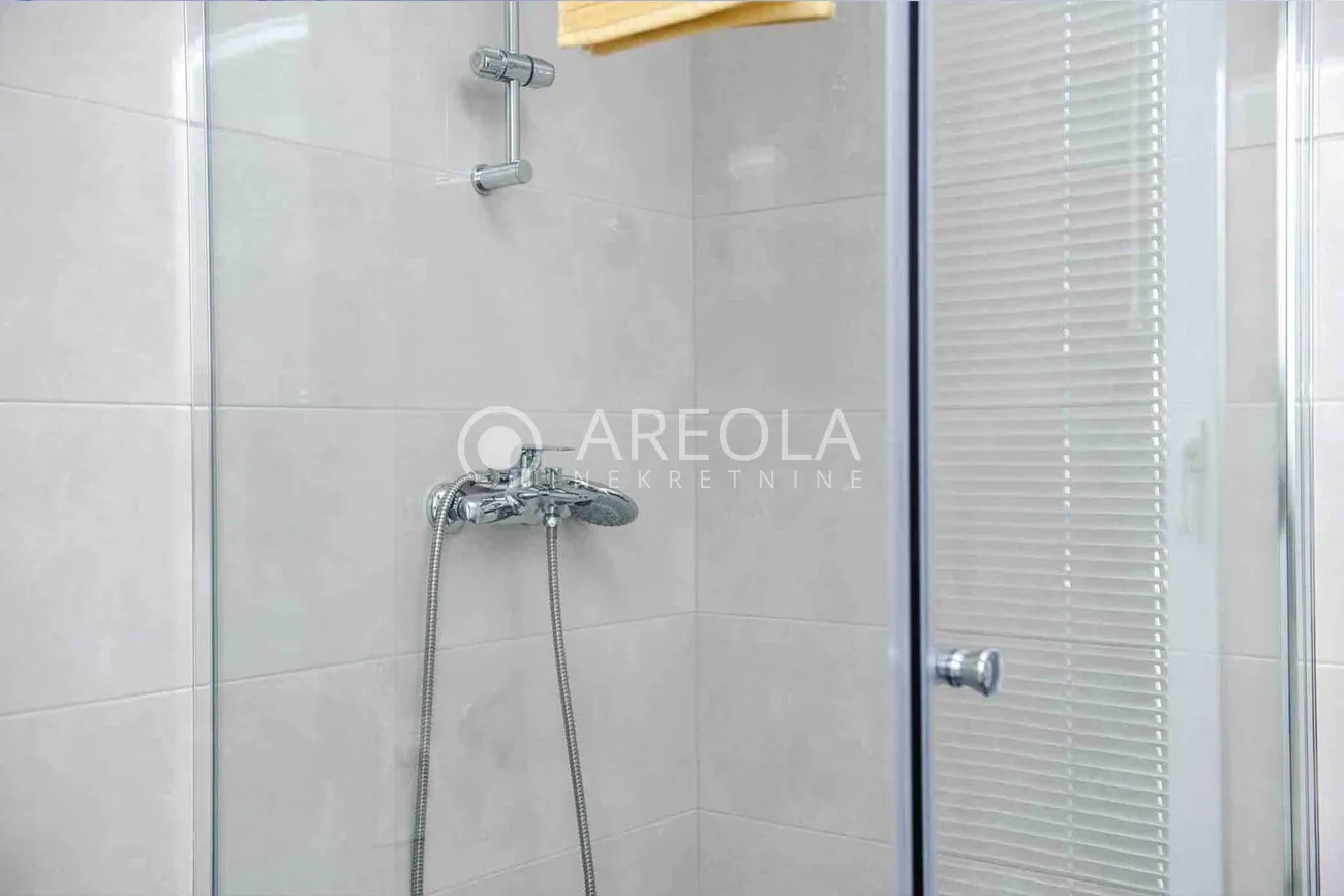 kaštel novi - dvosoban stan, 60 m2 (slobodno do ljetne sezone) - slika 11