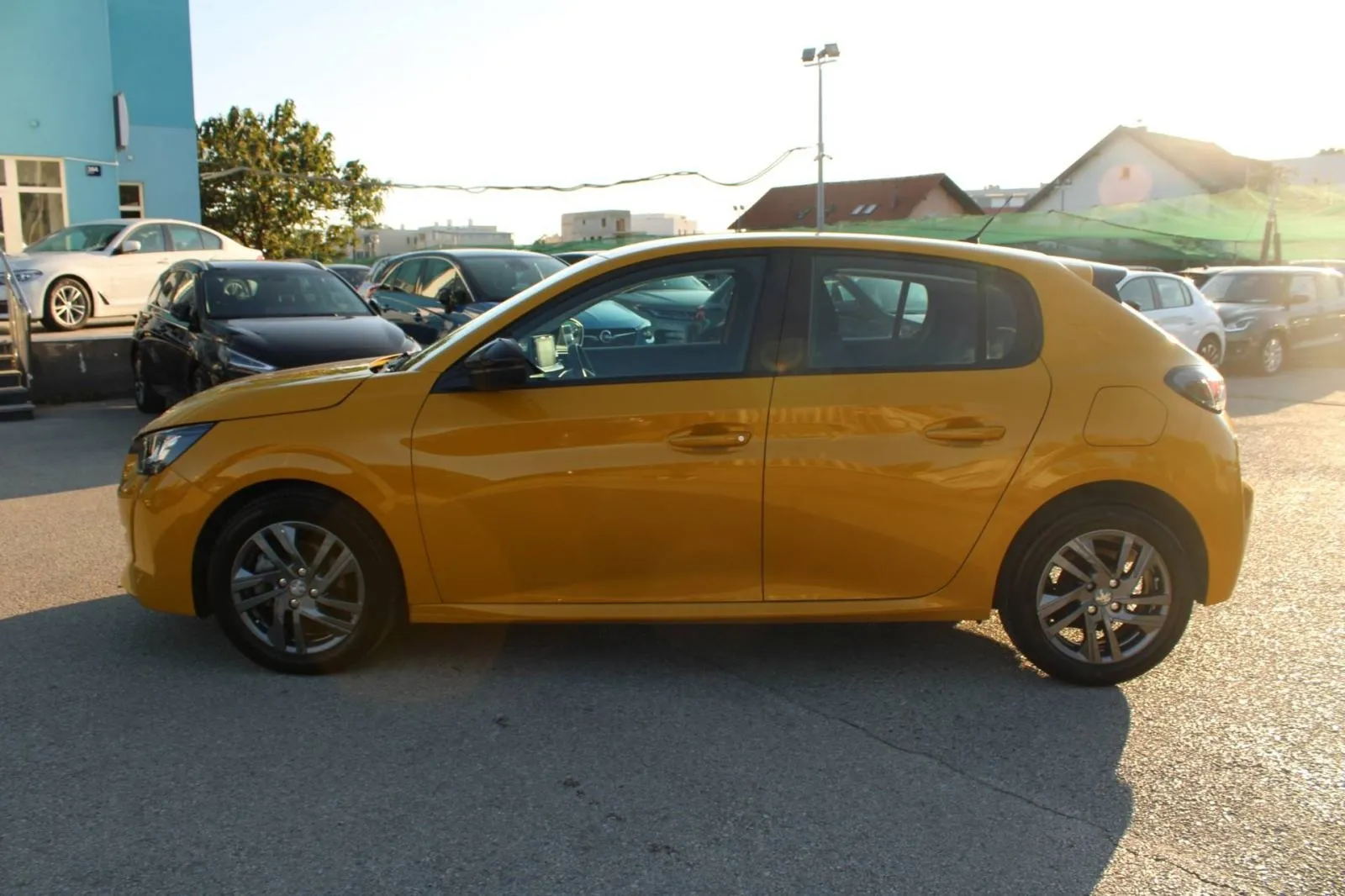 peugeot 208 1.2 puretech 100 - slika 8