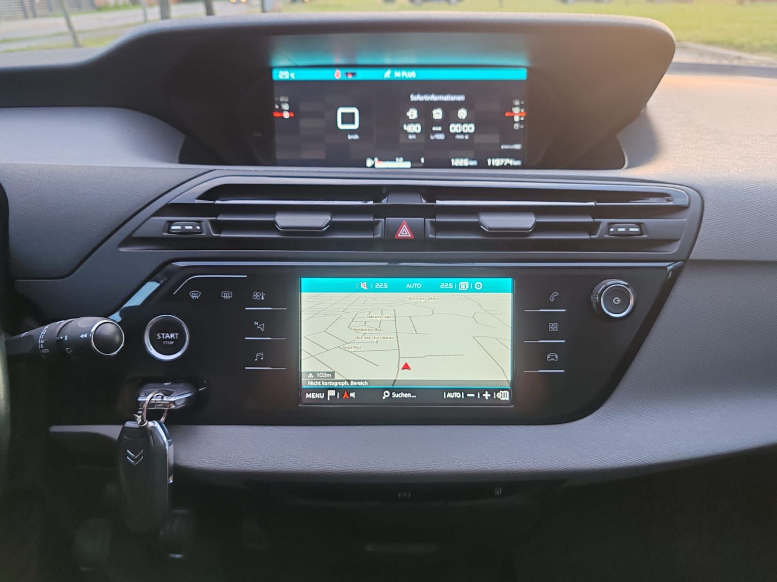 citroën c4 picasso 1,2 s&s seduction ,2016 g. 119000 km. - slika 16