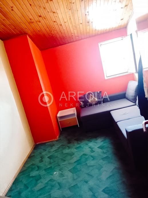 kaštel sućurac - komforan trosoban stan (terasa, roštilj, parking) - slika 11