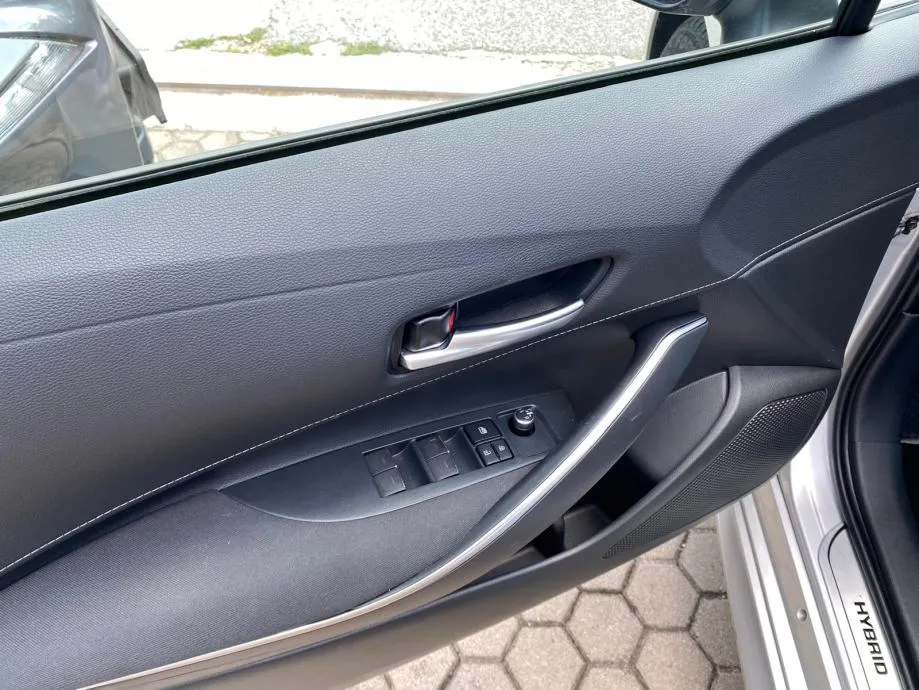 toyota corolla 1.8 hybrid automatik, navi, tempomat, 4x garancija!! - slika 18