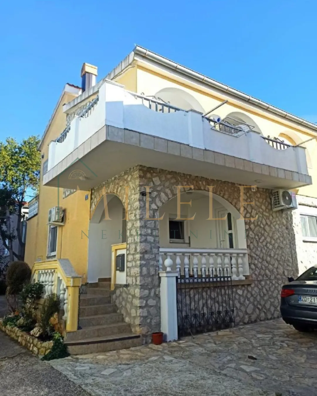 kuća s tri apartmana na prodaju - slika 15