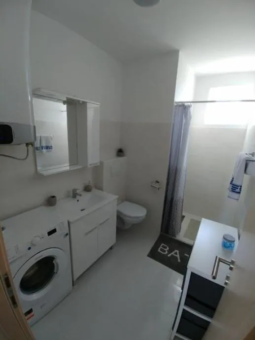 privlaka, lijepa kuća s tri apartmana(123m2), 200 metara do mora - slika 20