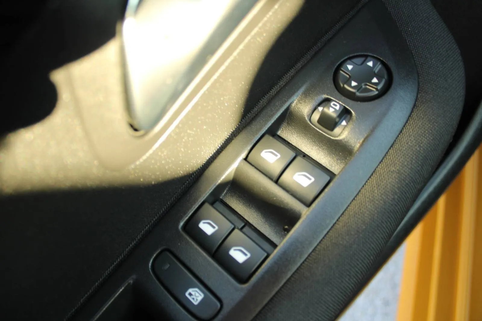 peugeot 208 1.2 puretech 100 - slika 13