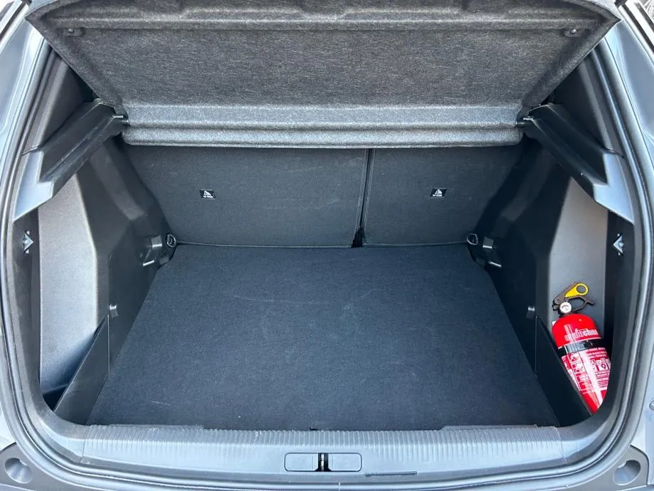 peugeot 2008 allure - 2025 - 12.000km - zimske gume + reg 1 god !!! - slika 20