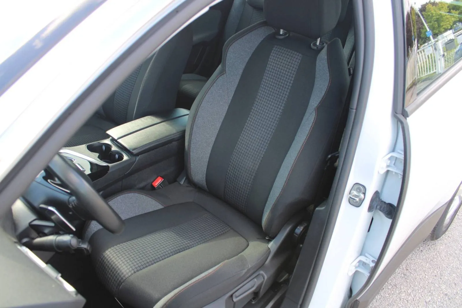 peugeot 5008 1.2 puretech automatik 7 sjedala *led, navigacija, kamera - slika 9