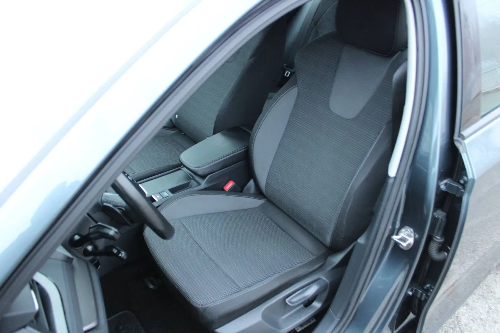 škoda octavia combi 2.0 tdi dsg executive *led, navigacija* - slika 9