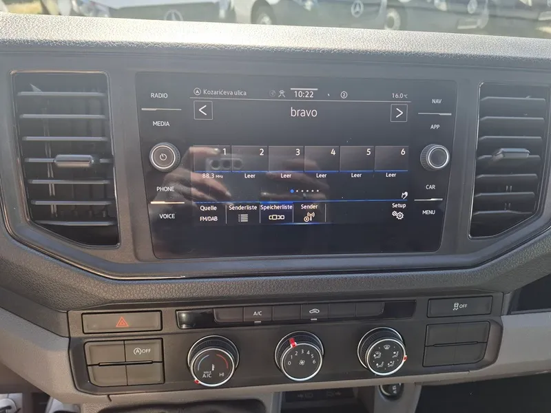 volkswagen crafter 2.0 tdi*140ks*dupla kabina*klima*kuka za vuču* - slika 17
