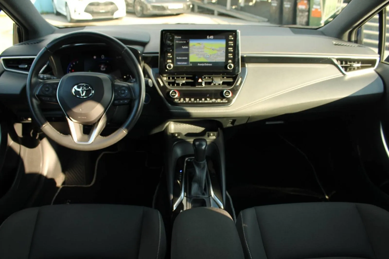 toyota corolla 1.8 hybrid automatik *navigacija,kamera* - slika 13