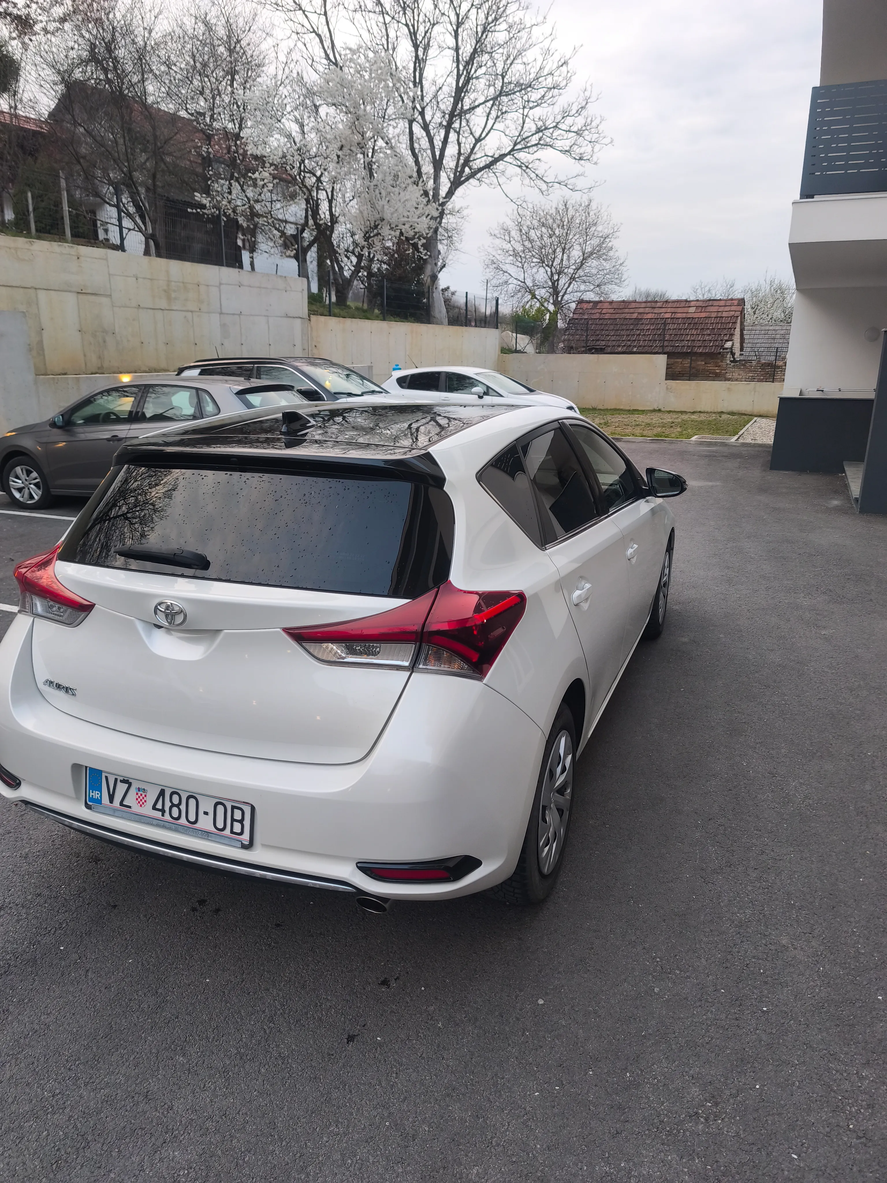 toyota auris 1,2 turbo black edition - slika 2