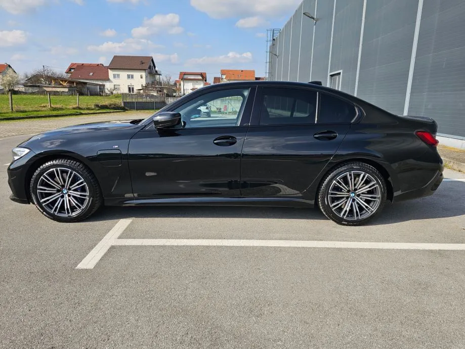 bmw 330e, m-paket, laser, virtual, koža, harman/kardon, ambi, reg, pdv - slika 8