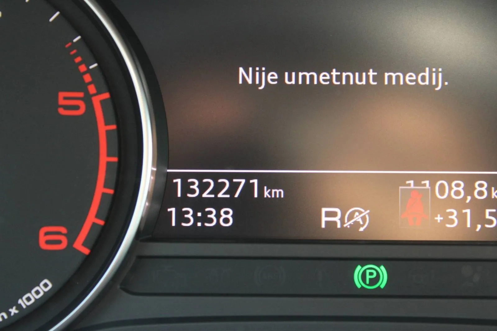 audi a4 avant 35 tdi s-tronic s-line *navigacija, led* - slika 21