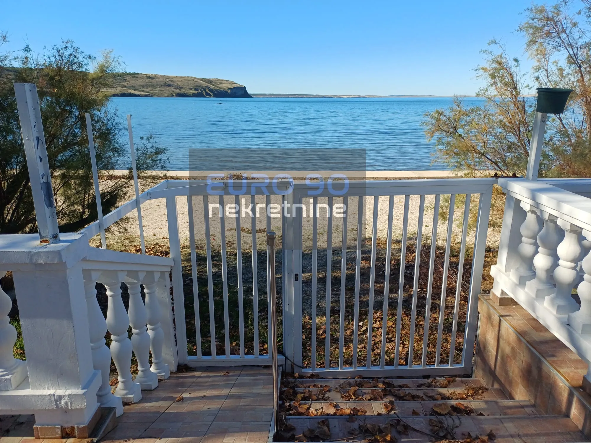 rtina- velika kuća s 12 apartmana, 1.red do mora i prekrasne plaže !! - slika 1