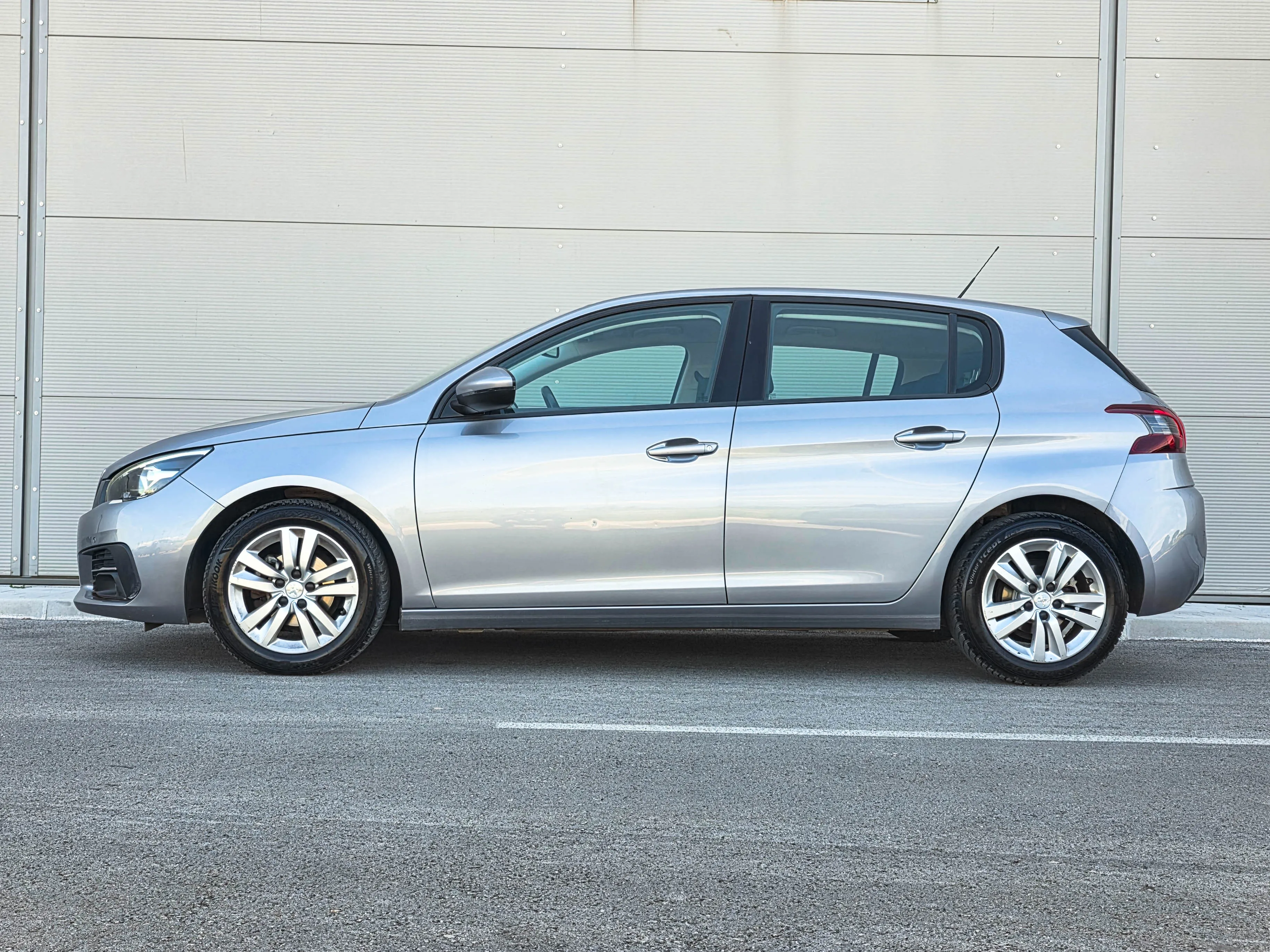 peugeot 308 1,5bluehdi |hr auto |novi lanac |2seta guma| serv |jamstvo - slika 3