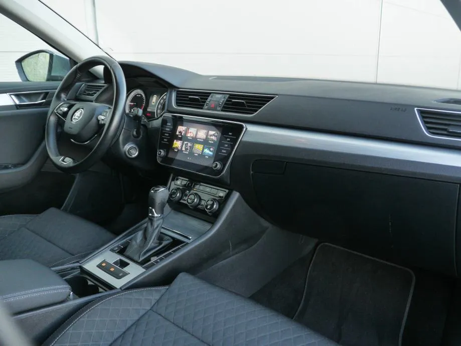 škoda superb combi 2,0 tdi dsg business |led |kam |kuka |jamstvo - slika 20