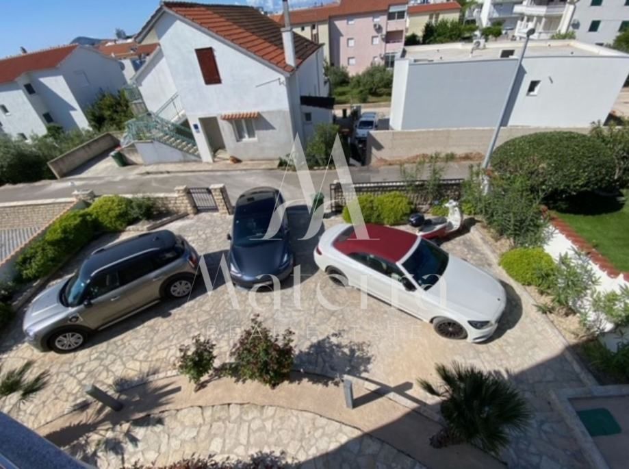 vodice, stan 81,85m2 sa 3 spavaće sobe, 1. kat, blizina centra - slika 5