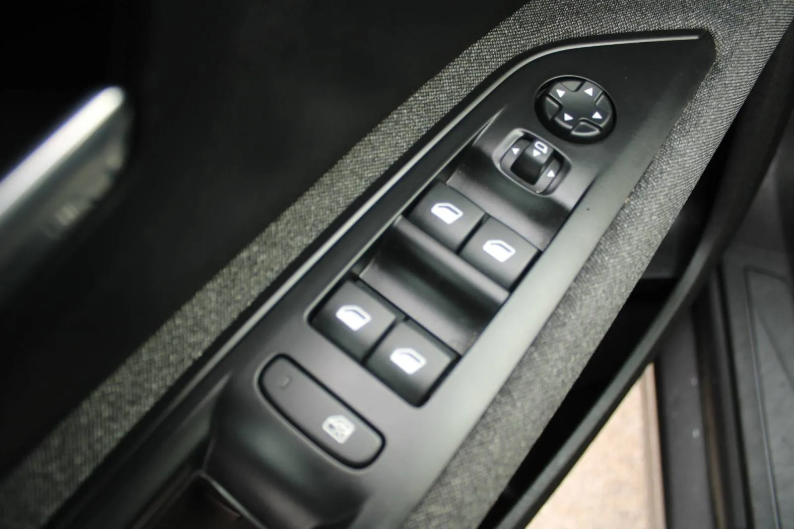 peugeot 5008 1.5 hdi automatik 7 sjedala *led, navigacija, kamera* - slika 14
