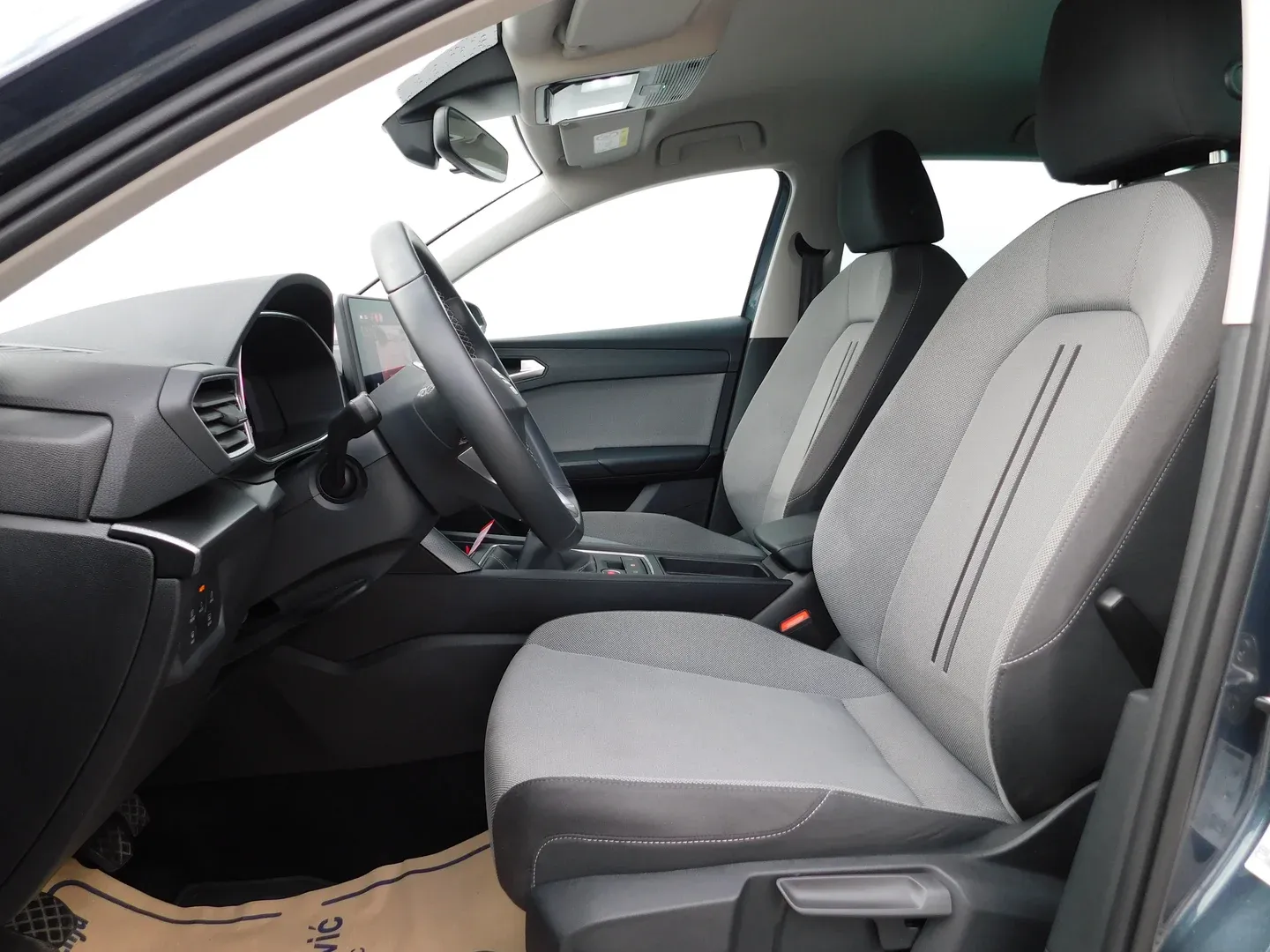 12588 seat leon 2.0 tdi evo style - slika 8