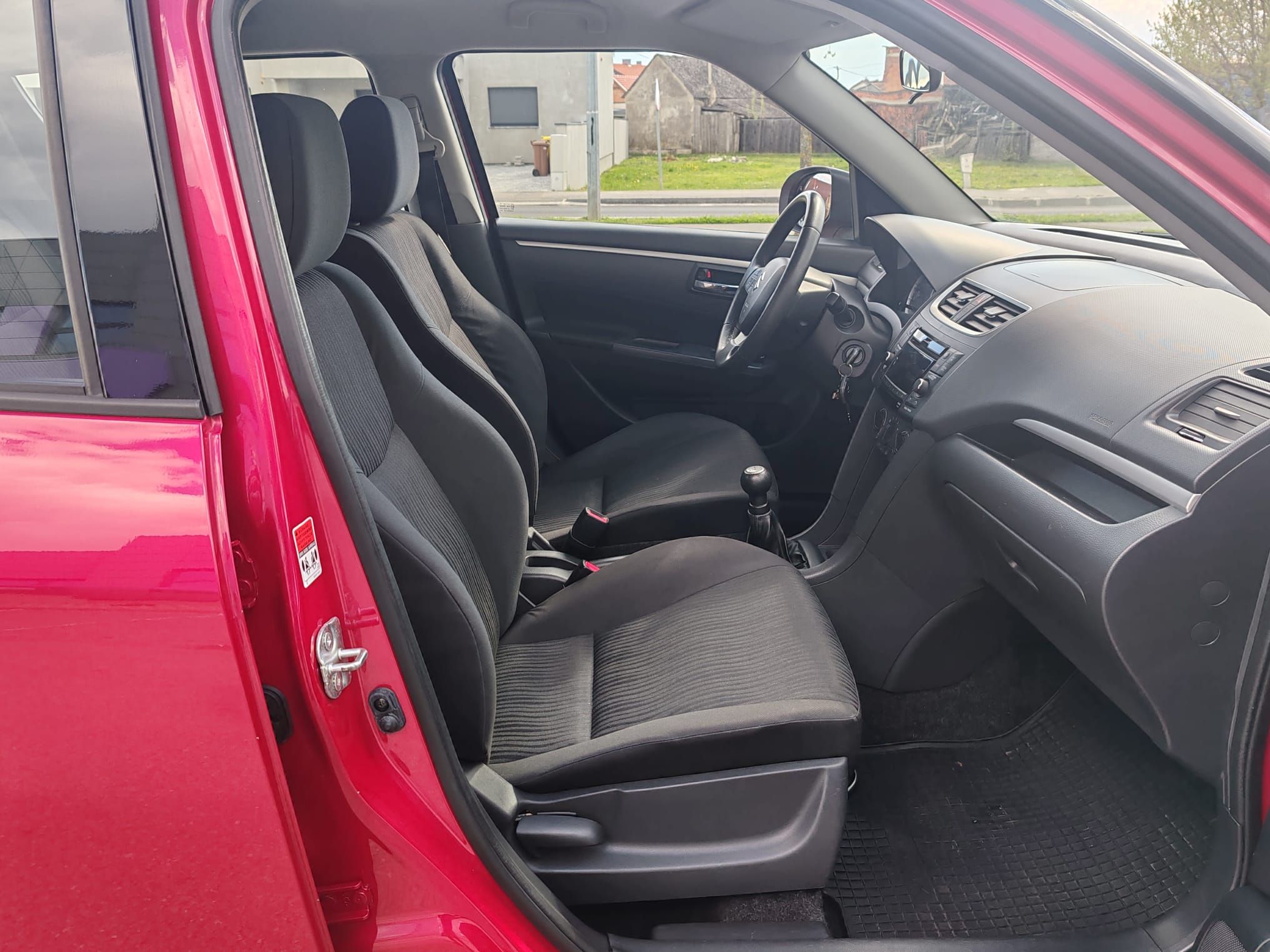 suzuki swift 1.3 ddis , 150000km , 2011 g. - slika 12