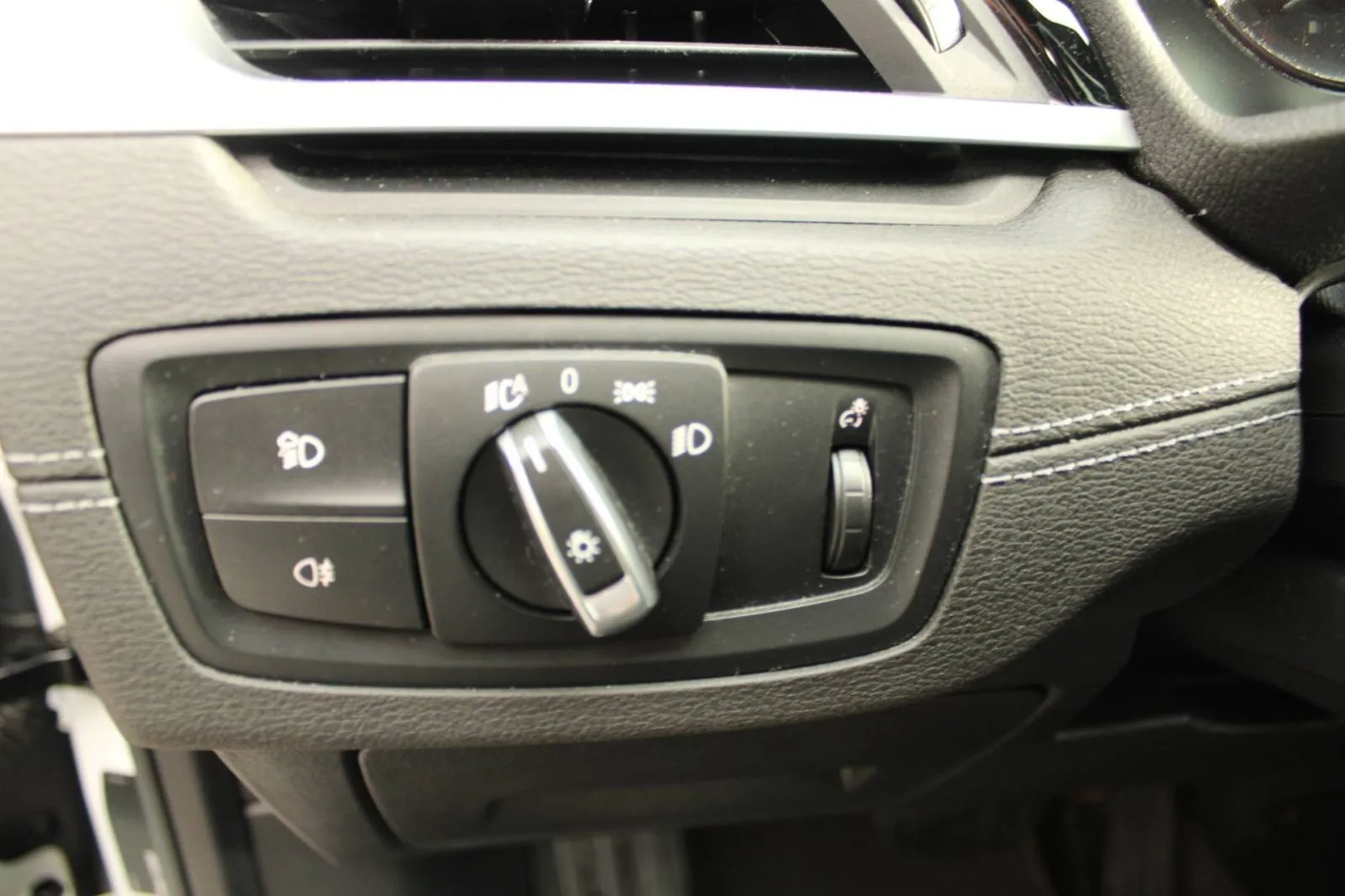 bmw x2 20d xdrive automatik *panorama, led, head-up, navigacija* - slika 14