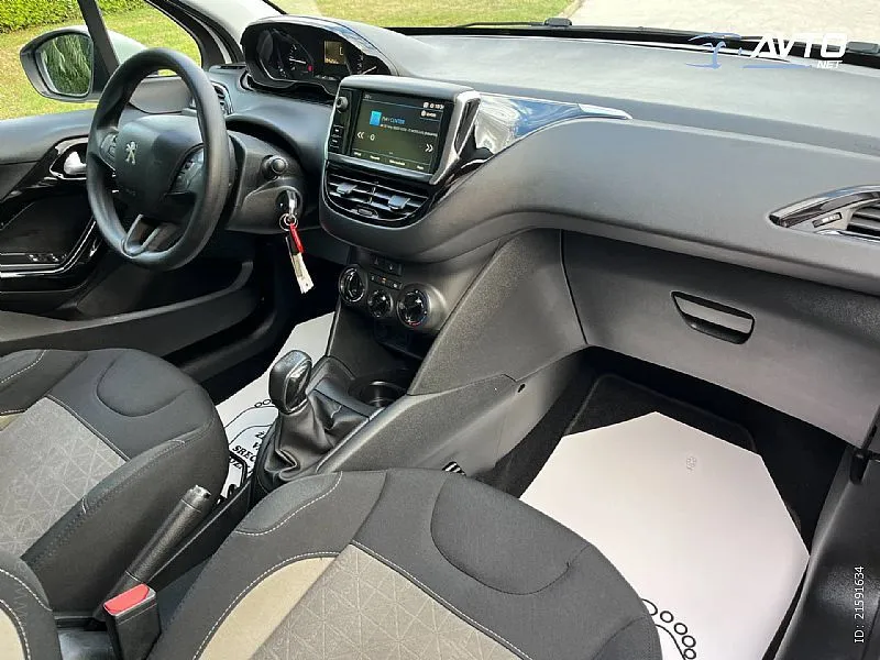 peugeot 208 1.2 puretech active-1 vl.-45.000 km-navi - slika 11