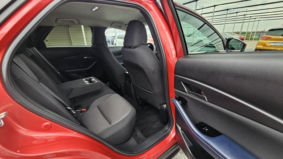 mazda cx-30 g122,automatic,navi,kamera,alu 18,fuul led,climatronic - slika 12