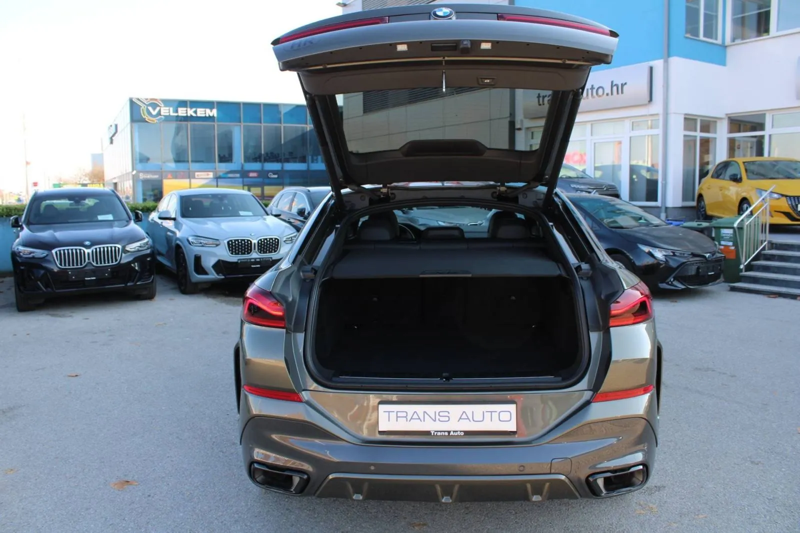 bmw x6 40d xdrive automatik m-paket *panorama, harman kardon, laser* - slika 18