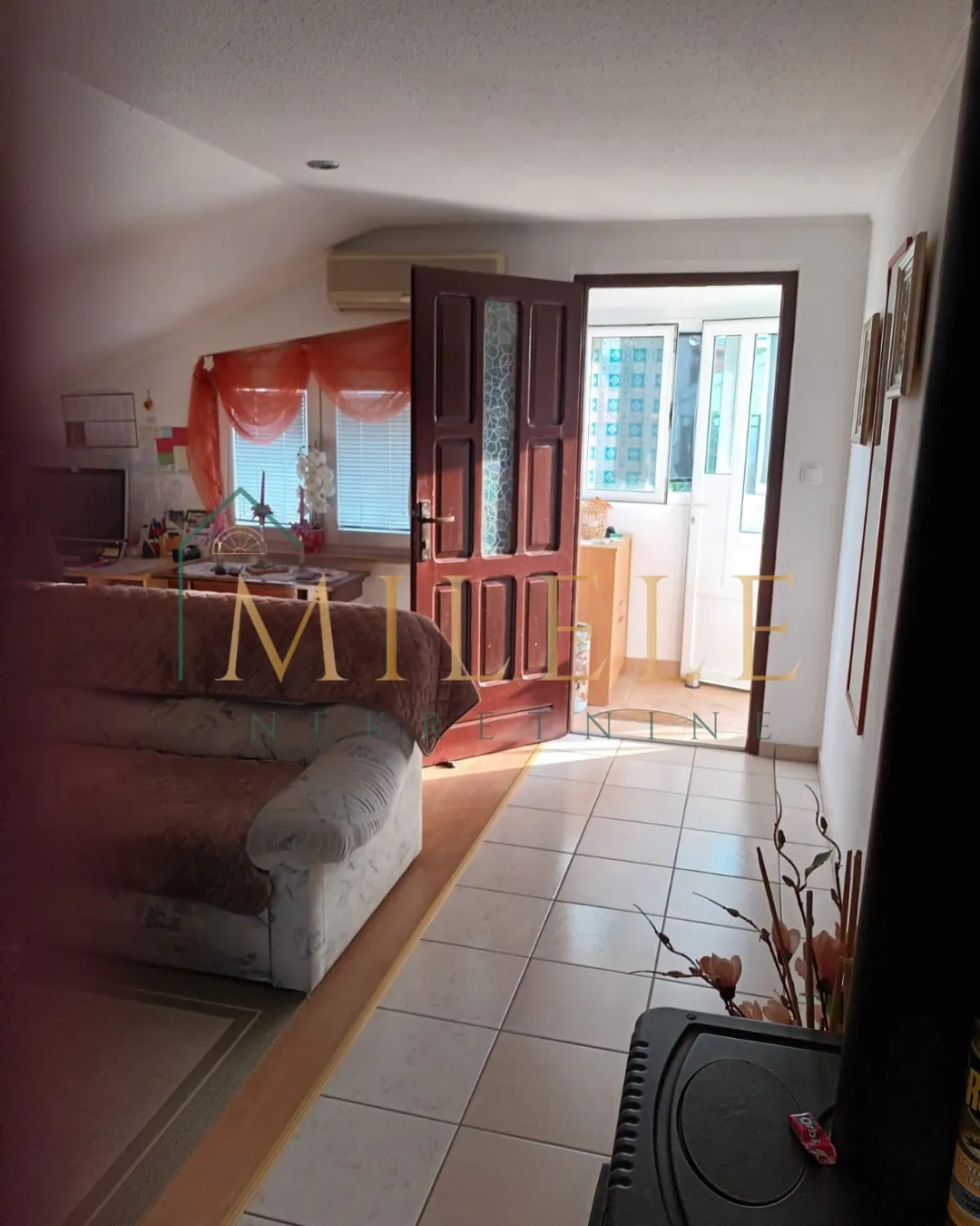 vodice kuća sa 5 apartmana - slika 7