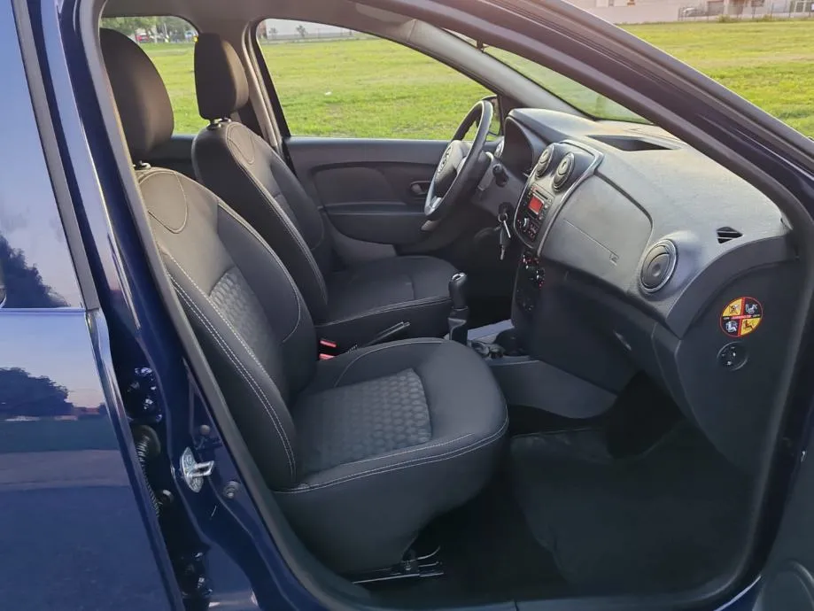 dacia sandero 1,2 16v 2015 g. 102000 k - slika 10