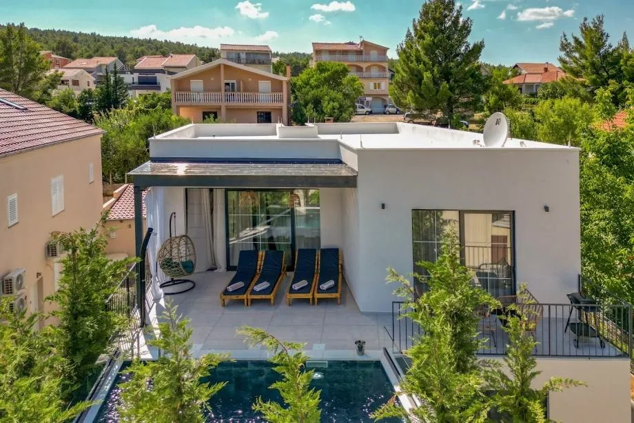moderna vila s bazenom 80 m od mora: pridraga (novigrad) - slika 2