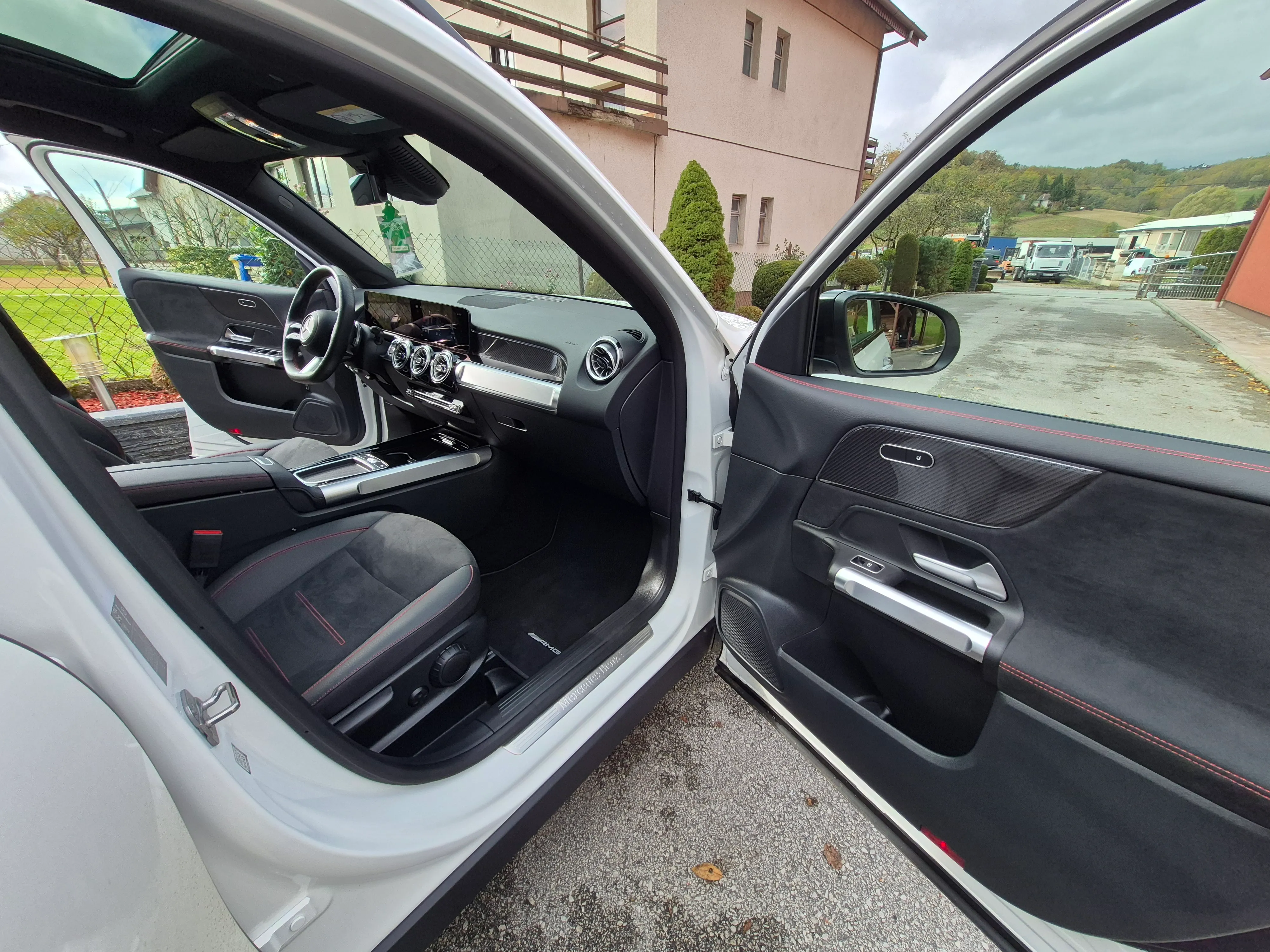 mercedes glb 200d-amg - slika 8