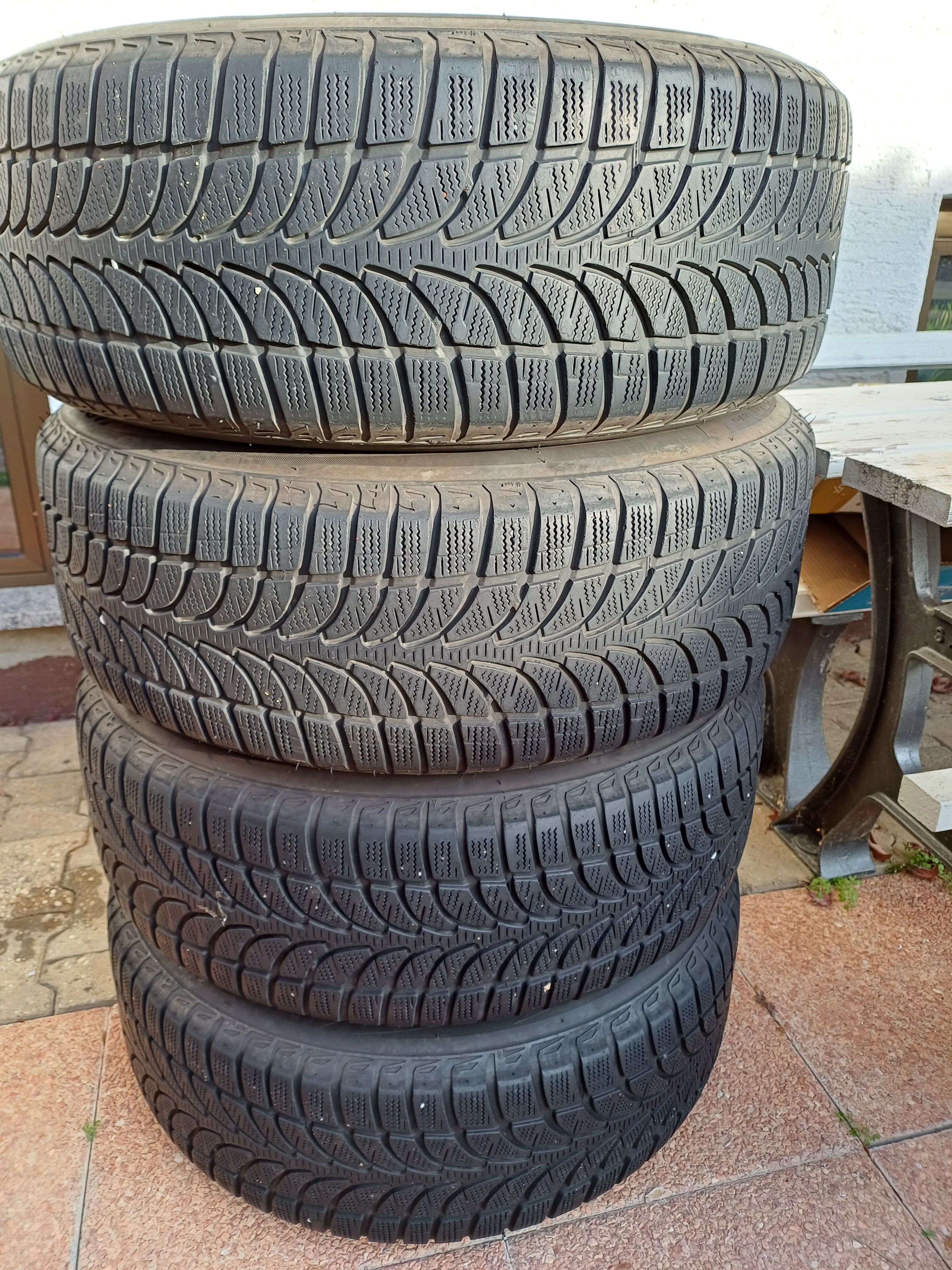 Gume 235/60/18 Bridgeston zimske za Suv vozila - Samobor