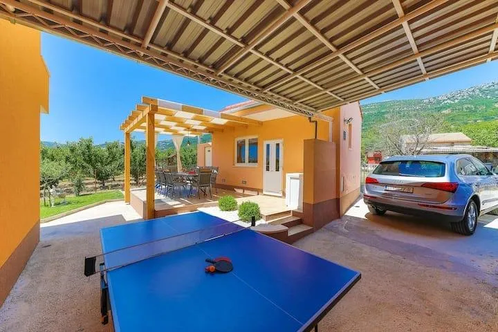 kuća s bazenom kaštel lukšić, 260.00 m2 (prodaja) - slika 9