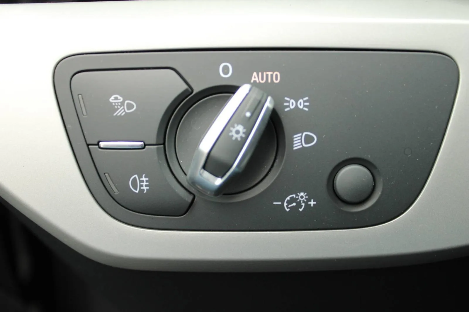 audi a4 30 tdi s-tronic *led, navigacija, kamera* - slika 15
