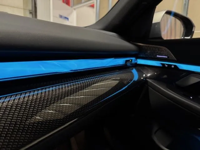 ima sve ! bmw 550e m 489ks-4x4-i-2025 proč.opis - slika 8