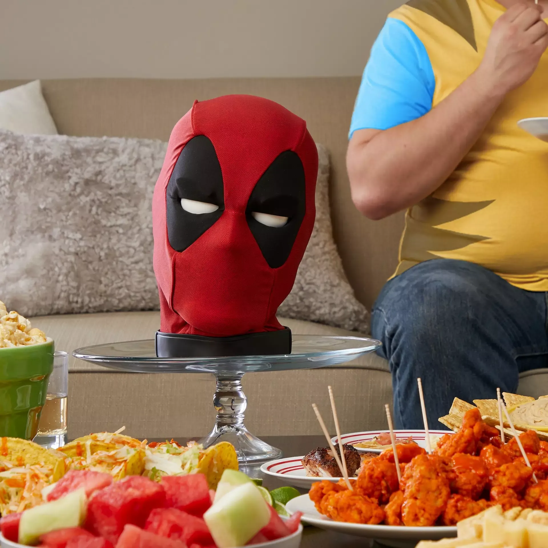 marvel legends: deadpool – premium interactive head - slika 4