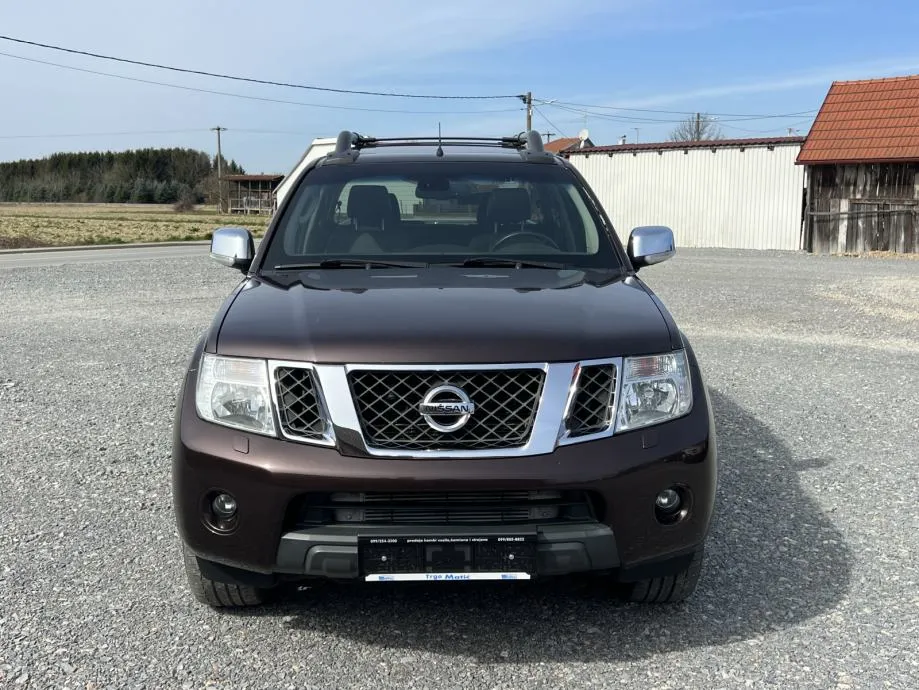 nissan navara 3.0 v6 - slika 2