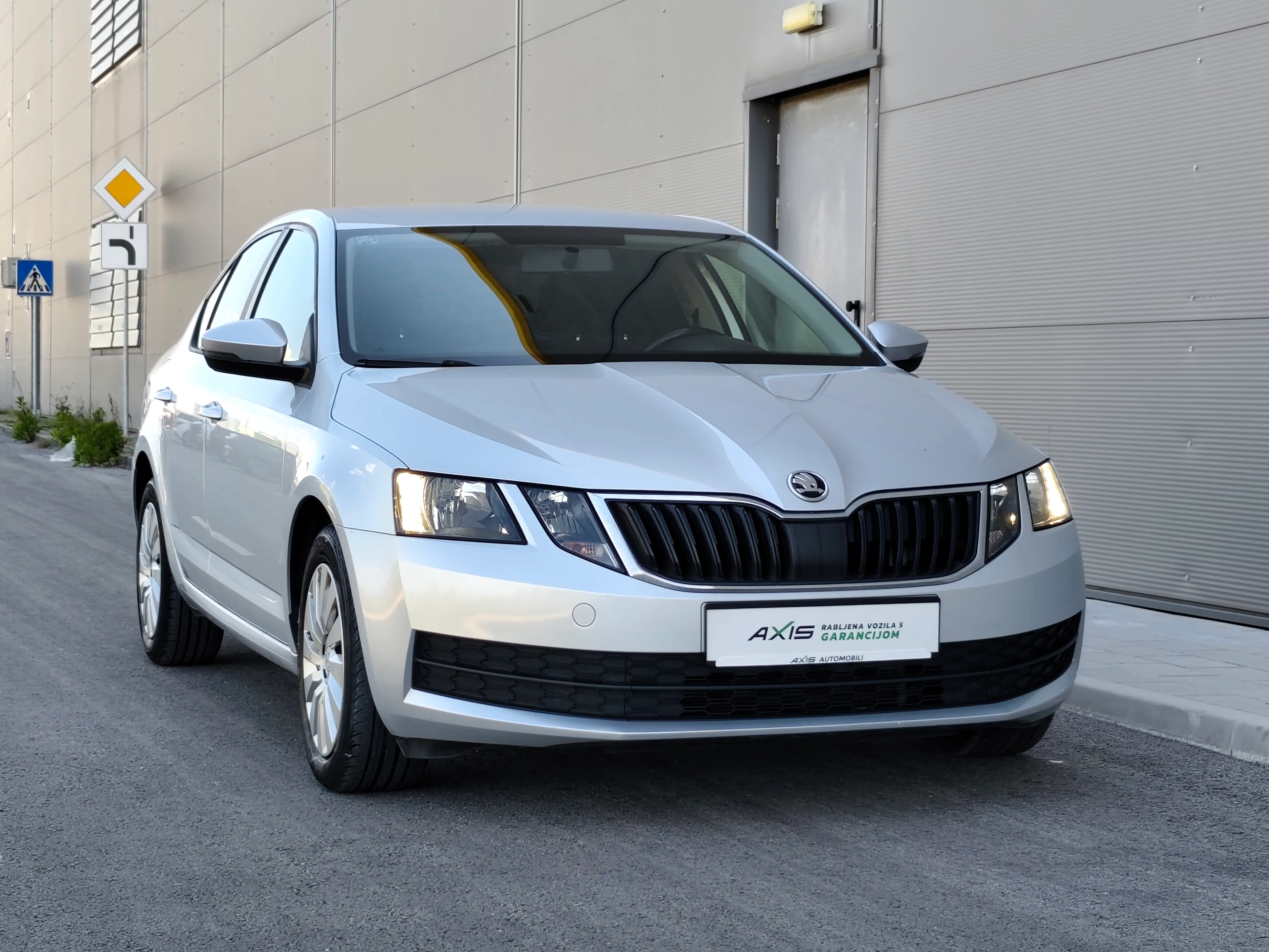 škoda octavia 1,6 tdi simply |hr auto |veliki servsi |odlično stanje - slika 15