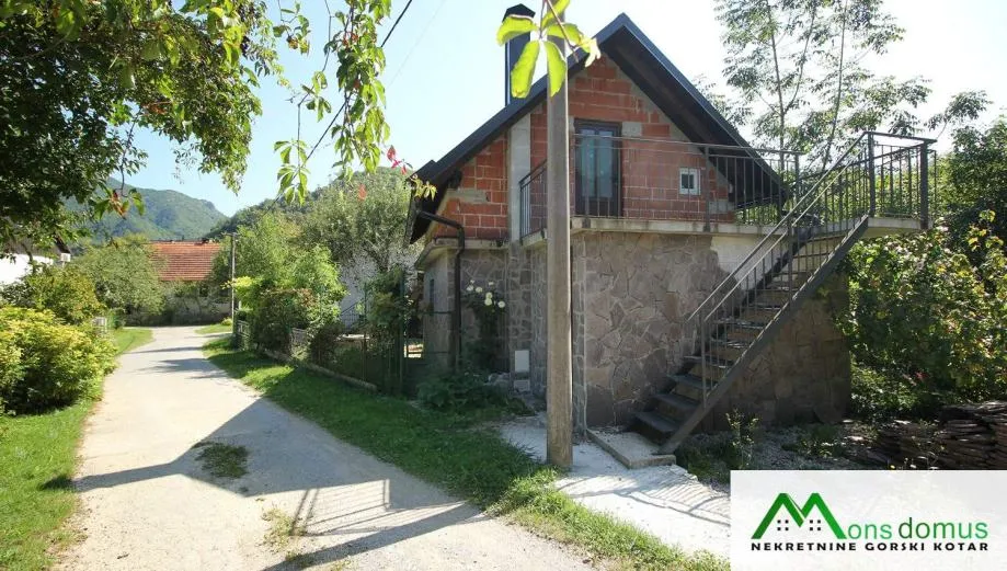 kuća s pomoćnim objektom i uređenom okućnicom (prodaja) - slika 24