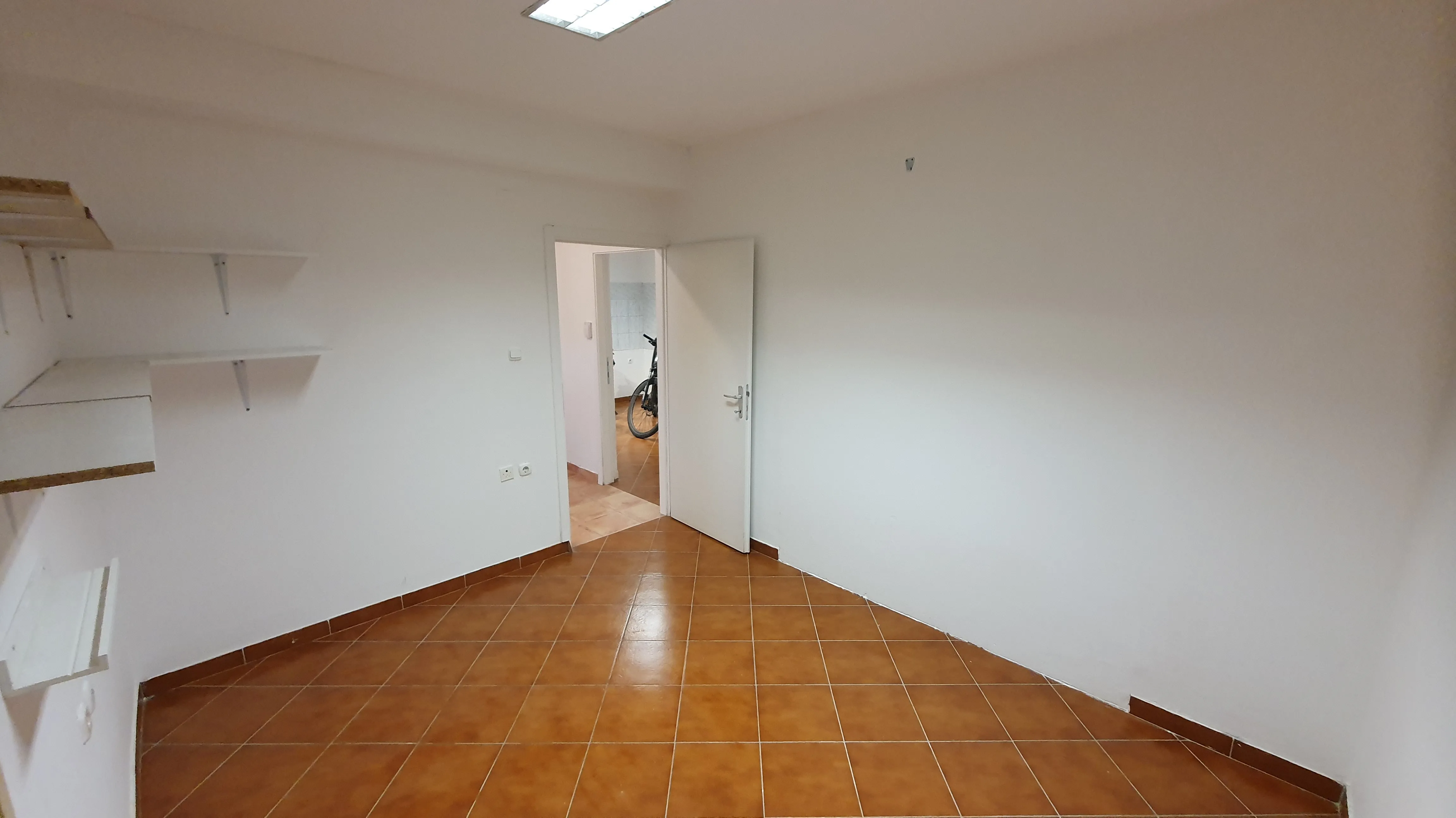 poslovni prostor 50m2 malešnica - slika 12