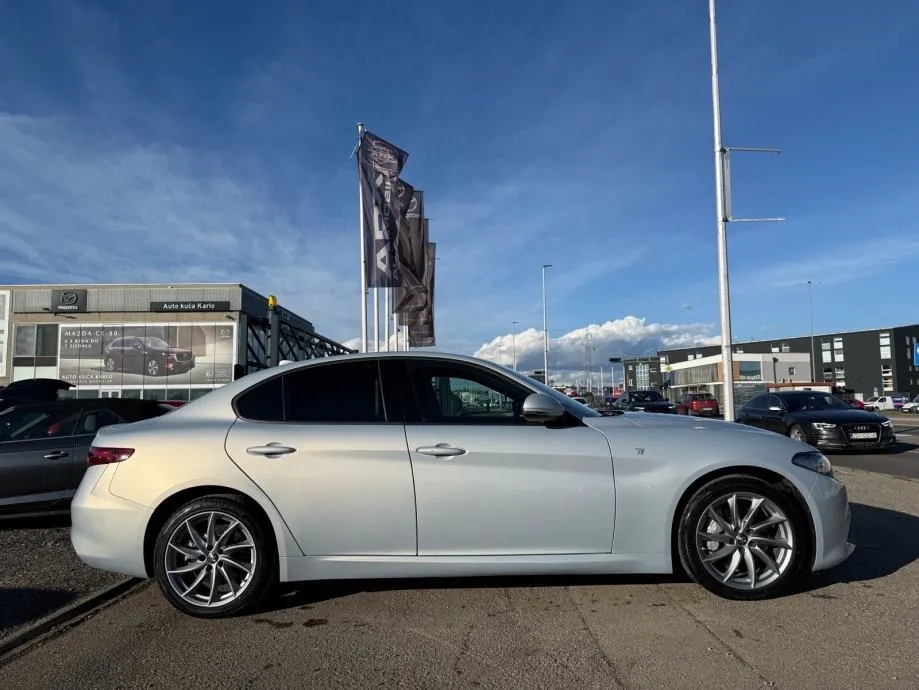 alfa giulia 2.2d automatik ti q4 210ks velika navi°kamera°koža°leasing - slika 5