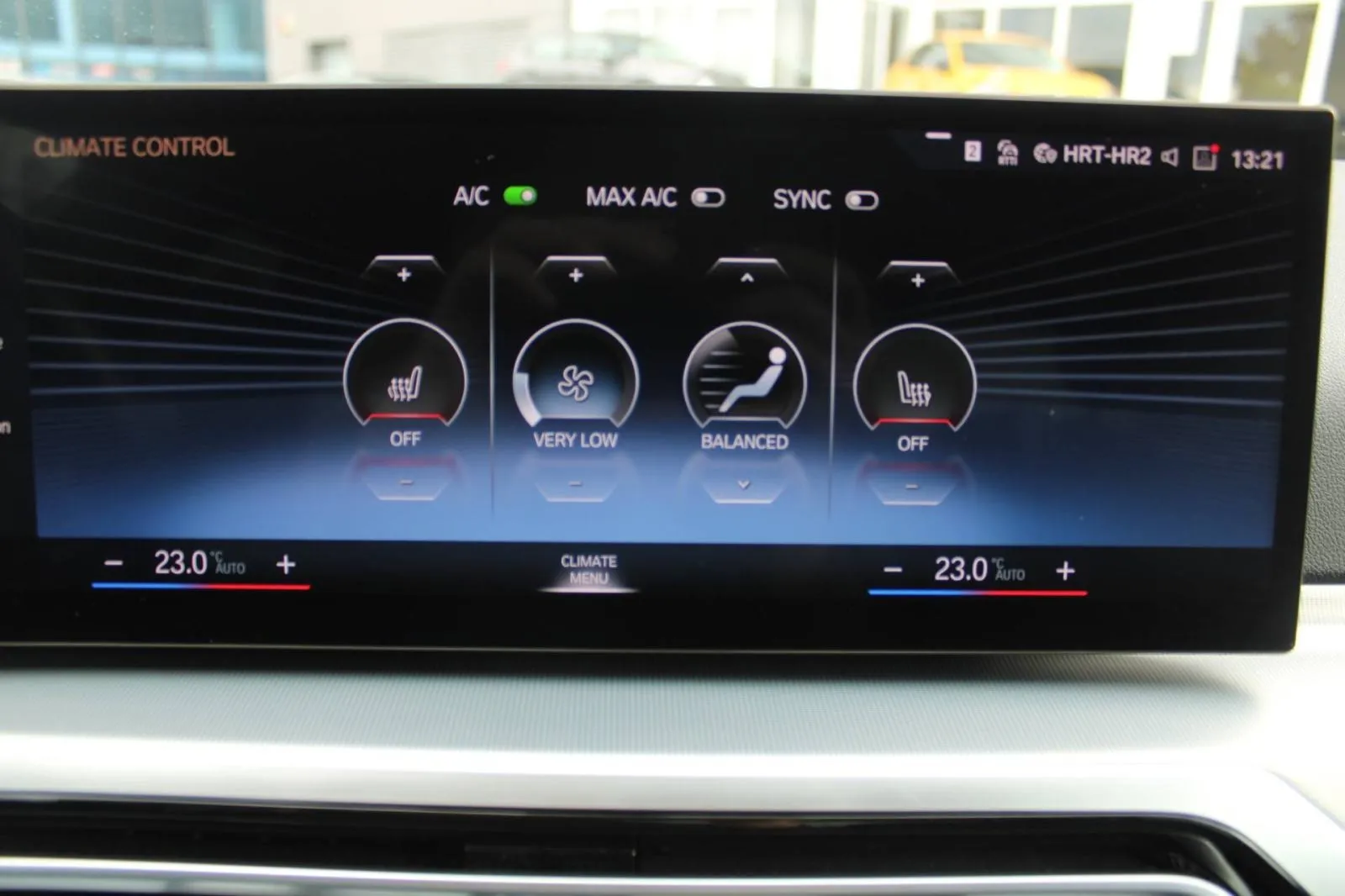 bmw serija 3 320d xdrive automatik m-paket *led, head-up, kamera, navi - slika 23